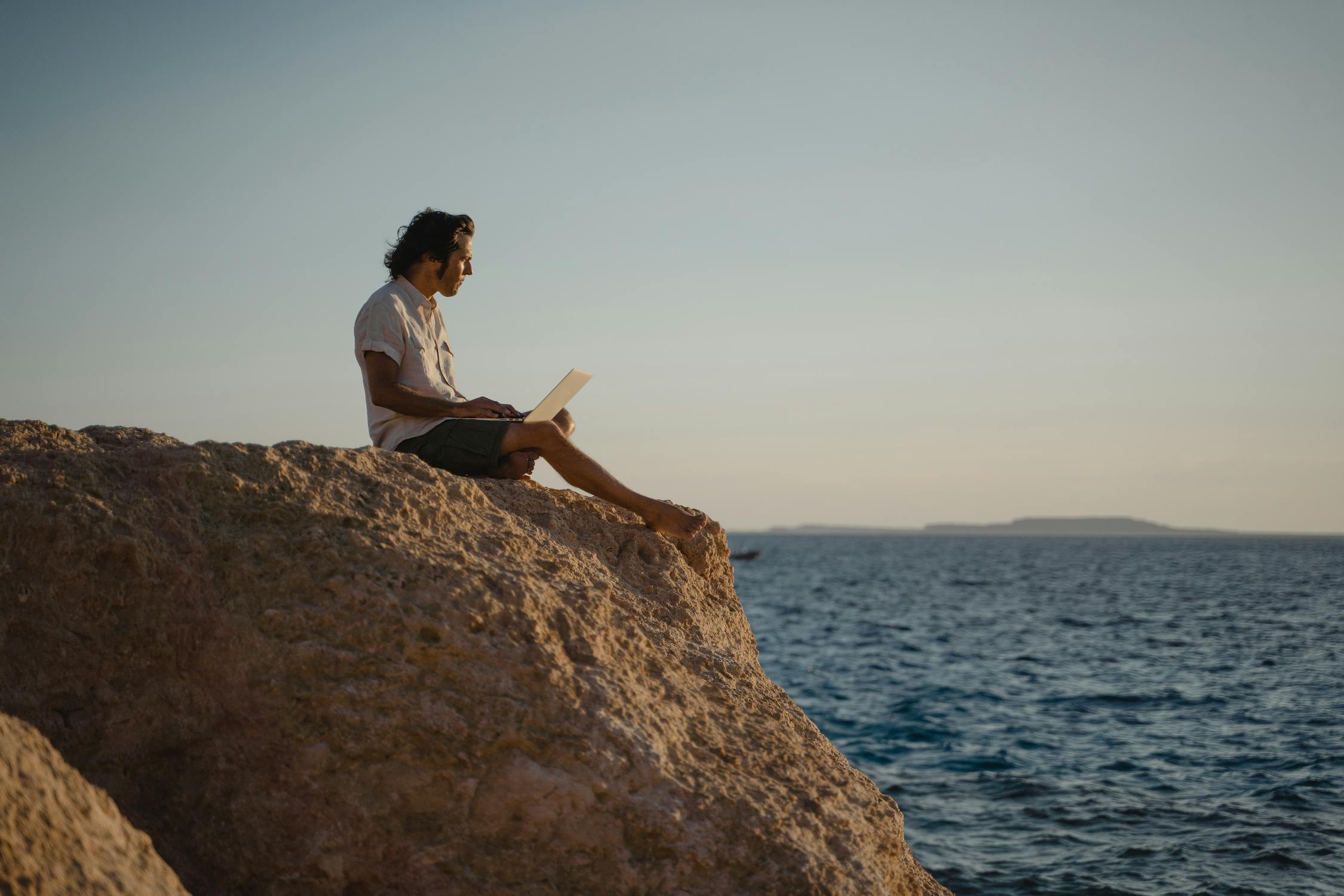 15 Funny Out Of Office Messages For Your Next Beach Vacay - Flagpole To-Go