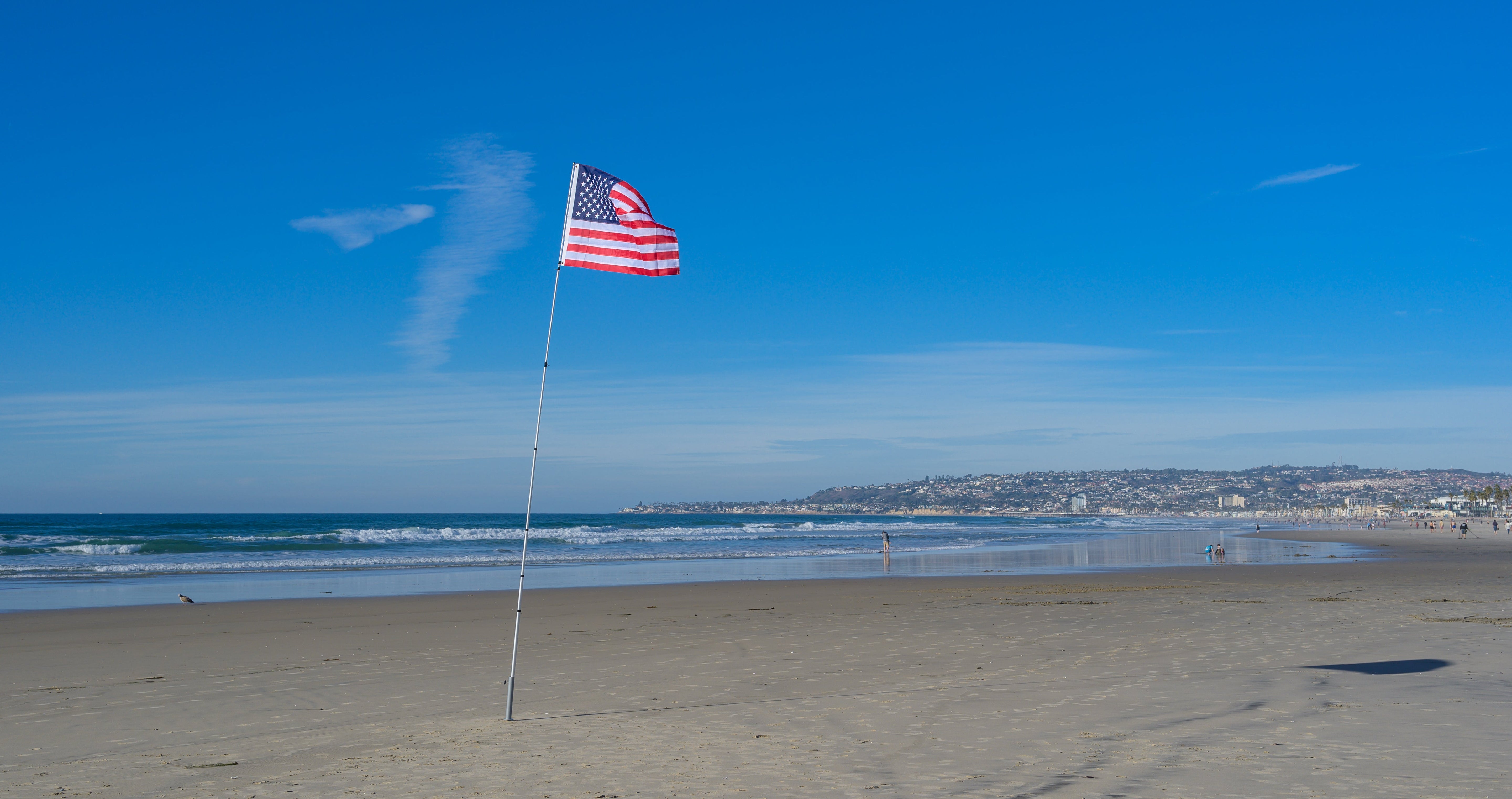 The 7 Different Types of Beach Set Ups: Which one are you? - Flagpole To-Go