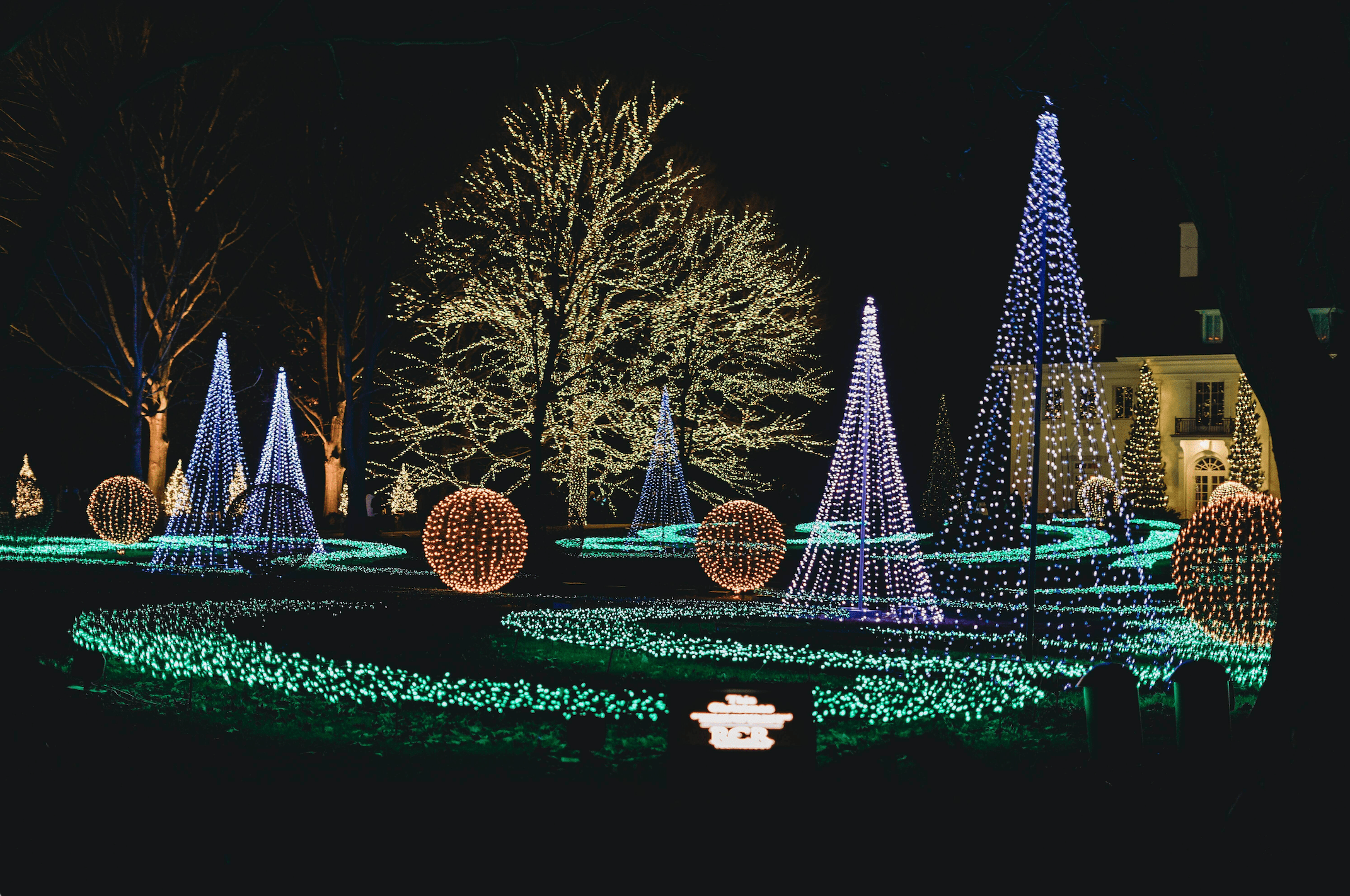 The Best Flagpole Christmas Tree Light Kits - Flagpole To-Go